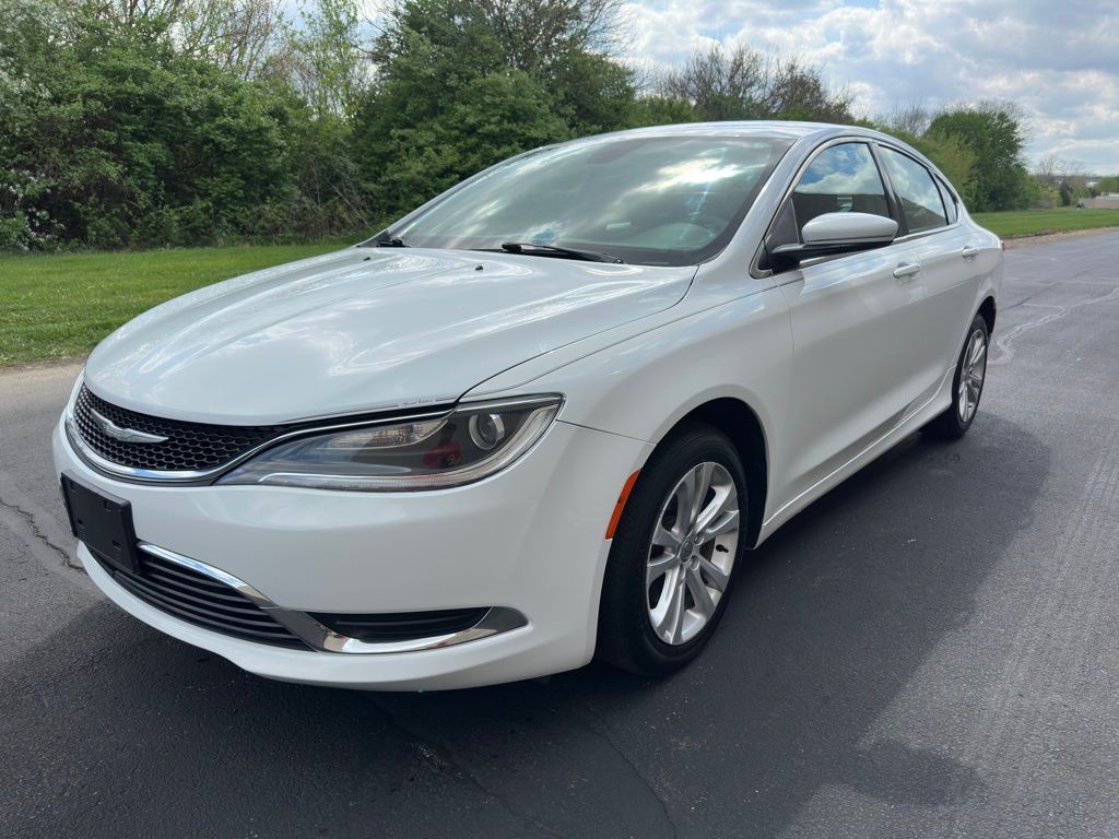 2016 Chrysler 200 Image 1