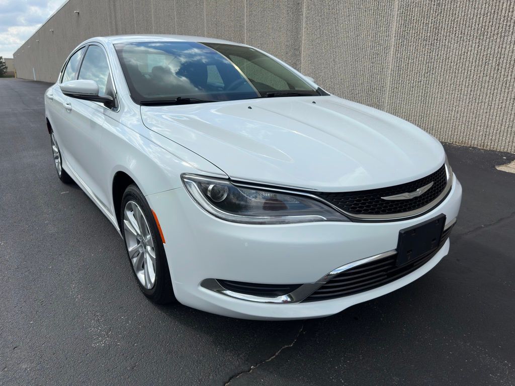 2016 Chrysler 200 Image 3