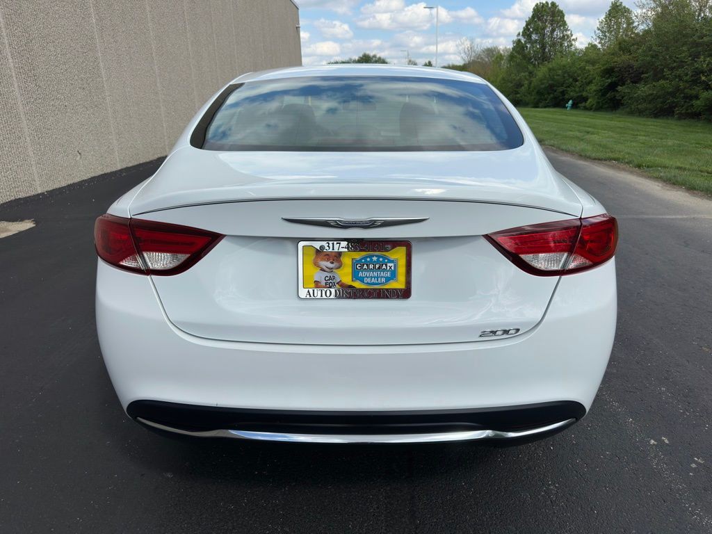2016 Chrysler 200 Image 5