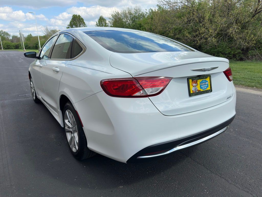 2016 Chrysler 200 Image 6
