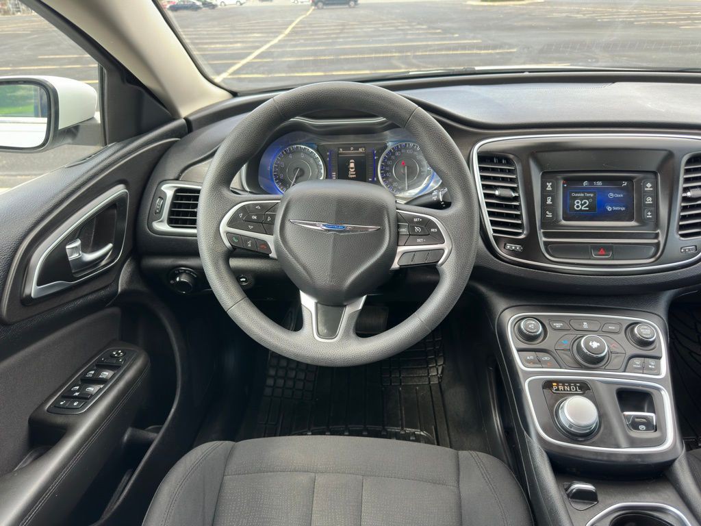 2016 Chrysler 200 Image 7