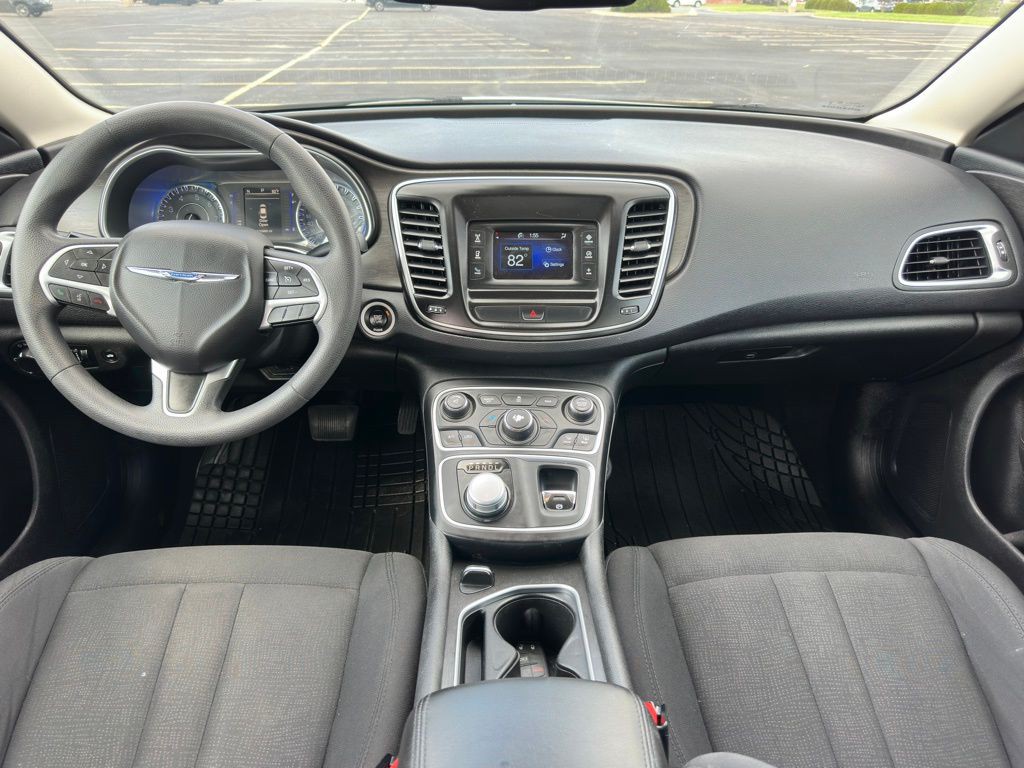 2016 Chrysler 200 Image 8