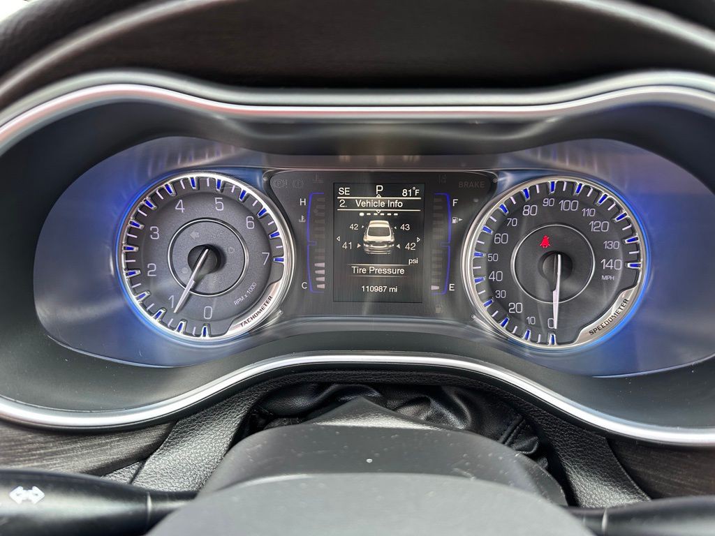 2016 Chrysler 200 Image 16