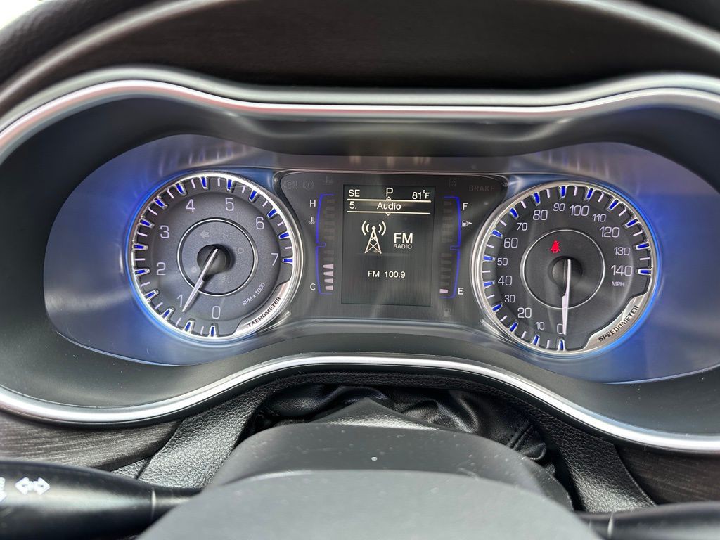2016 Chrysler 200 Image 19