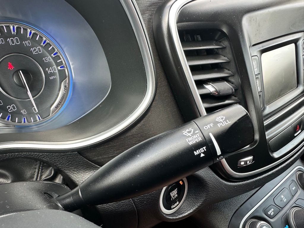 2016 Chrysler 200 Image 20