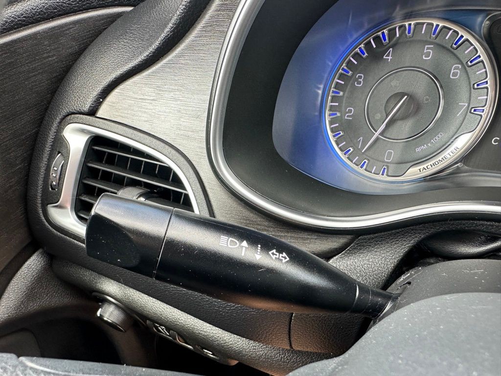 2016 Chrysler 200 Image 21
