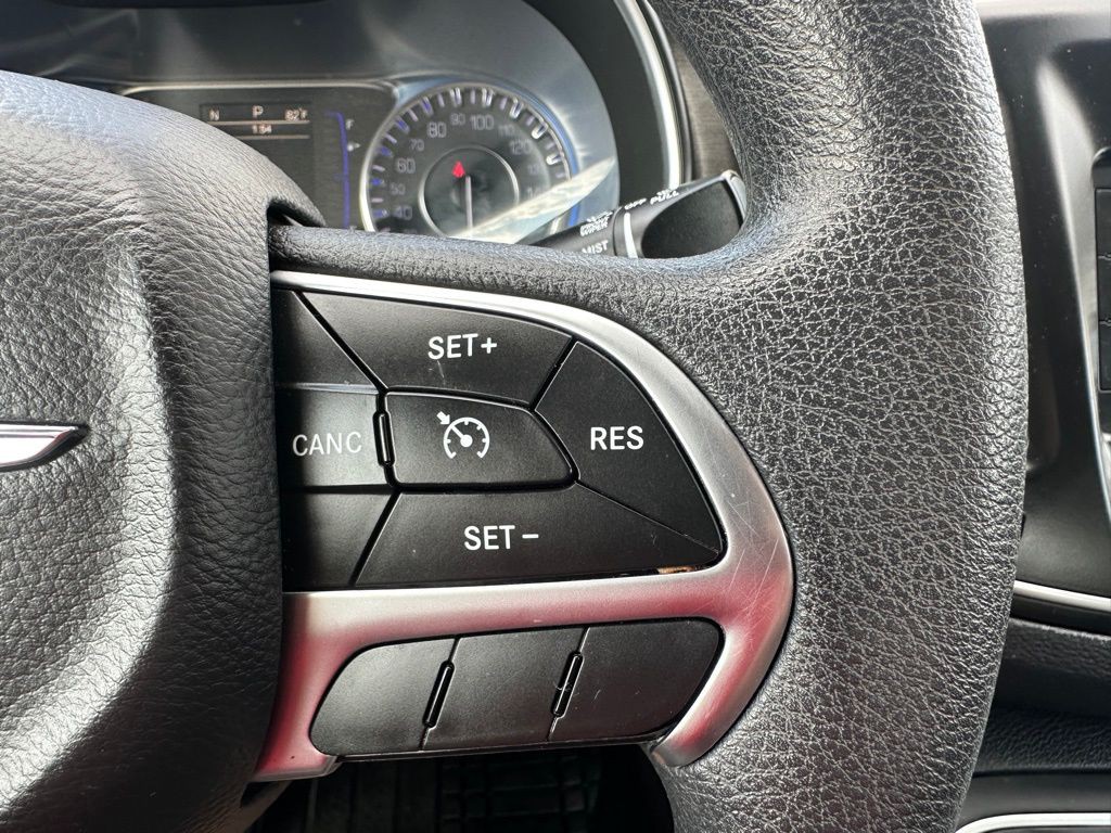 2016 Chrysler 200 Image 23