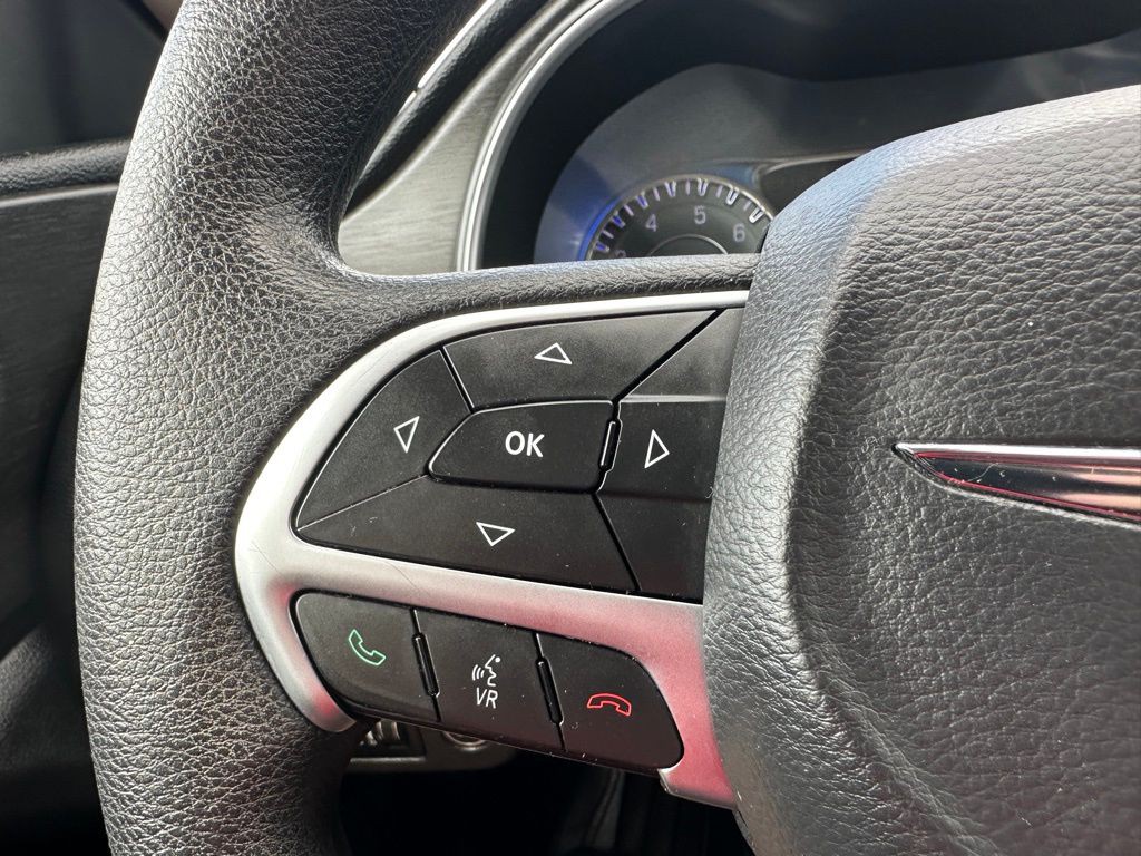 2016 Chrysler 200 Image 24