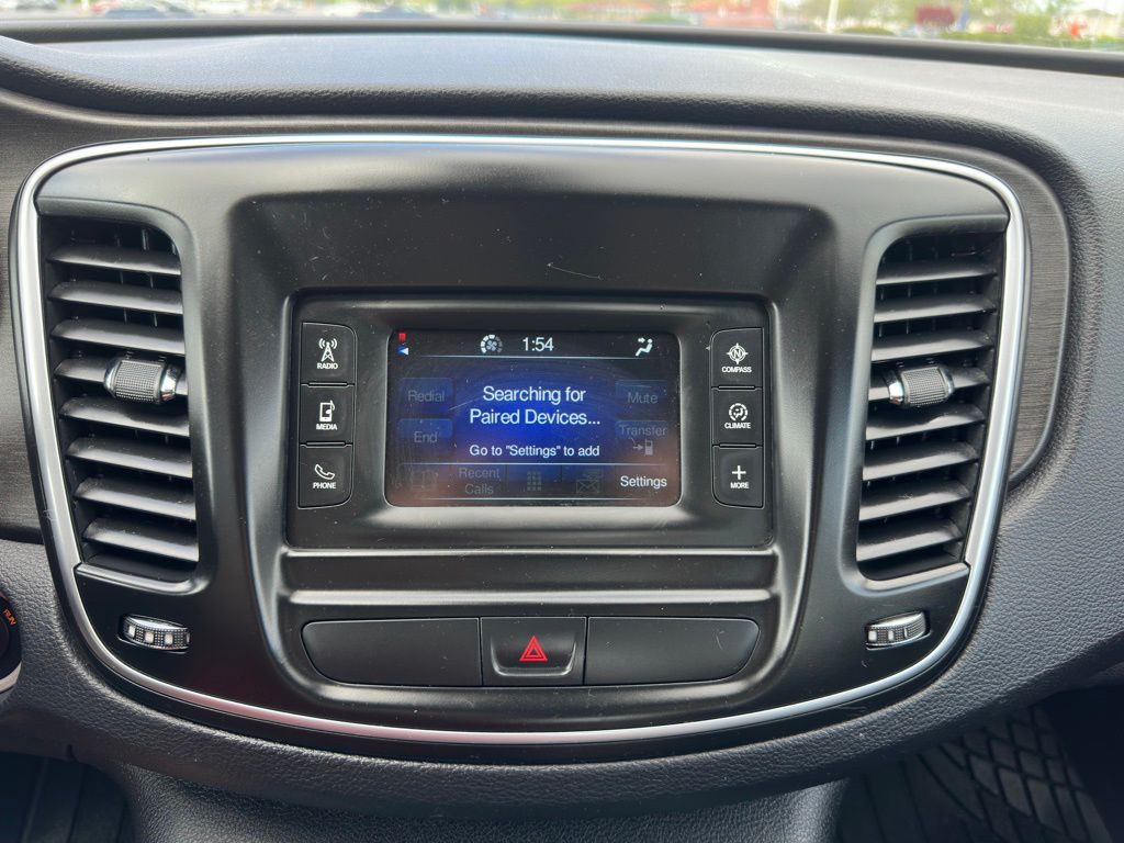 2016 Chrysler 200 Image 27