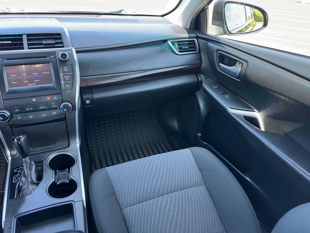 2015 Toyota Camry Image 9
