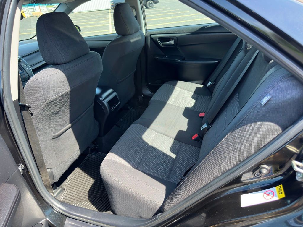 2015 Toyota Camry Image 11