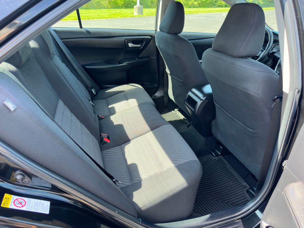 2015 Toyota Camry Image 12