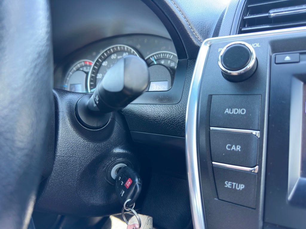 2015 Toyota Camry Image 19