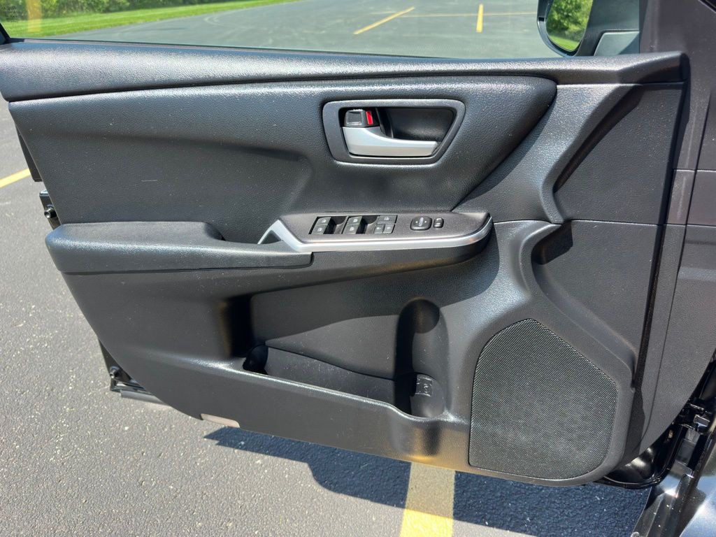 2015 Toyota Camry Image 29