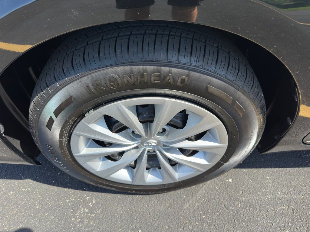 2015 Toyota Camry Image 32