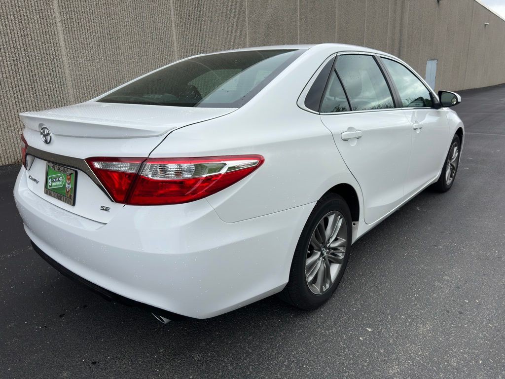 2017 Toyota Camry Image 4