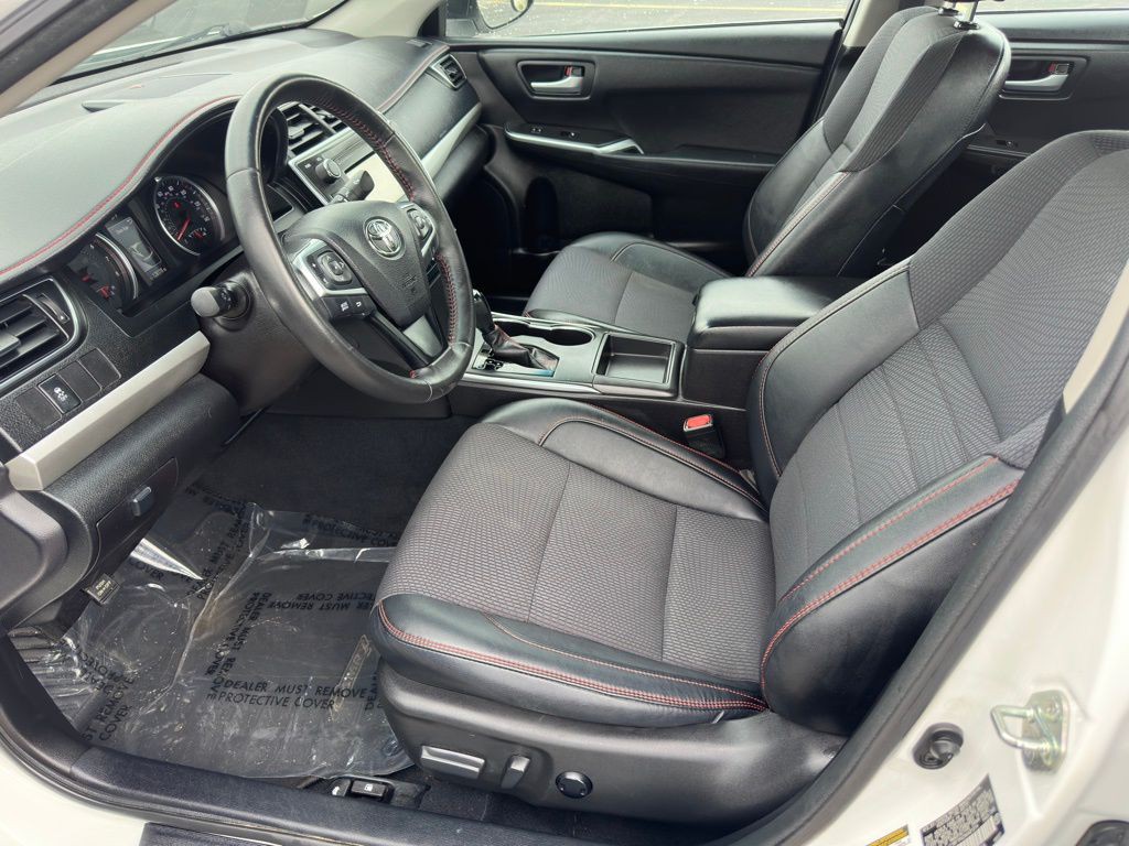 2017 Toyota Camry Image 10
