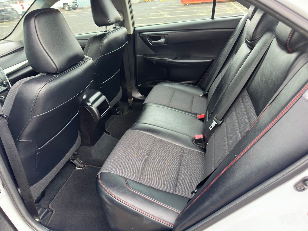 2017 Toyota Camry Image 11