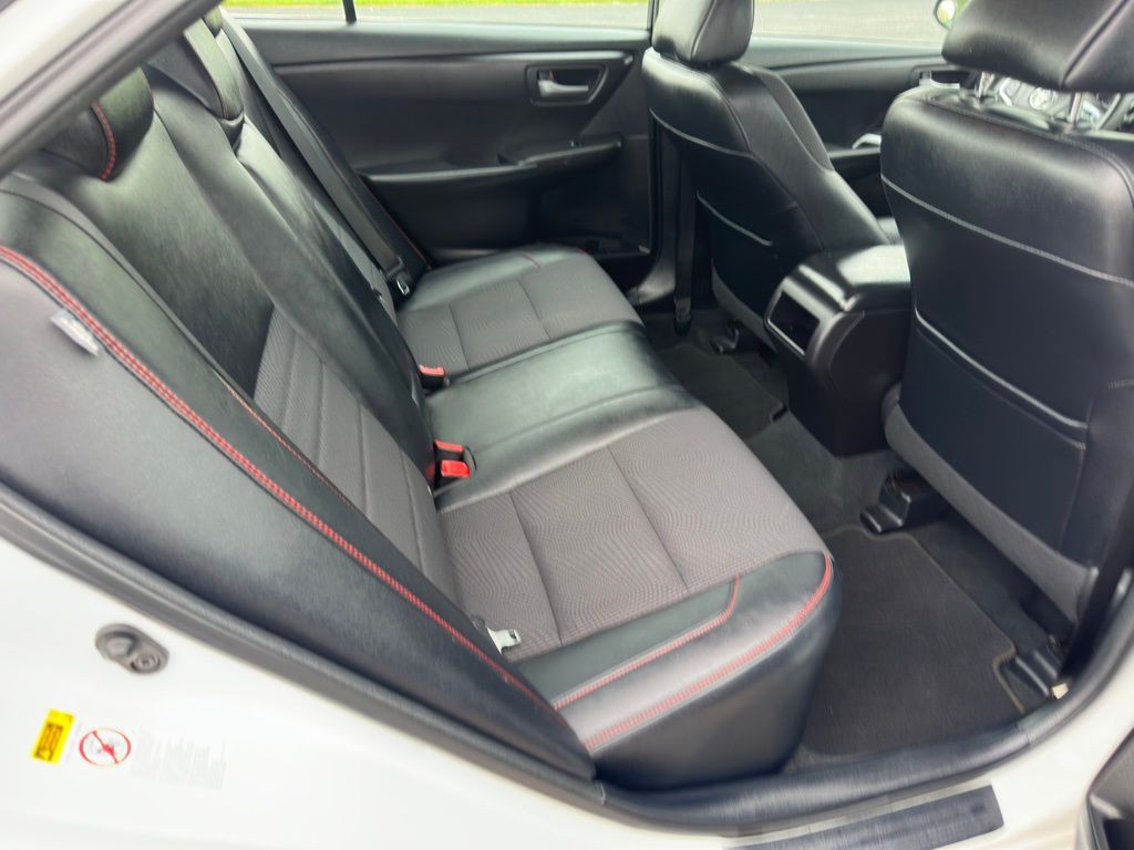 2017 Toyota Camry Image 13