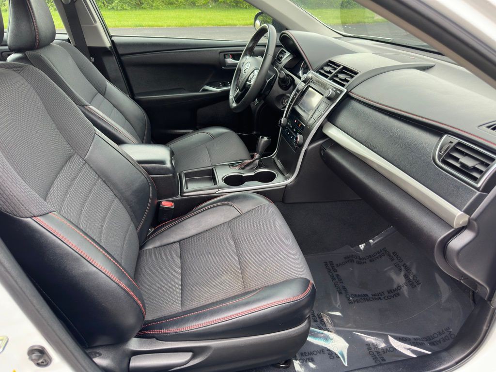 2017 Toyota Camry Image 14