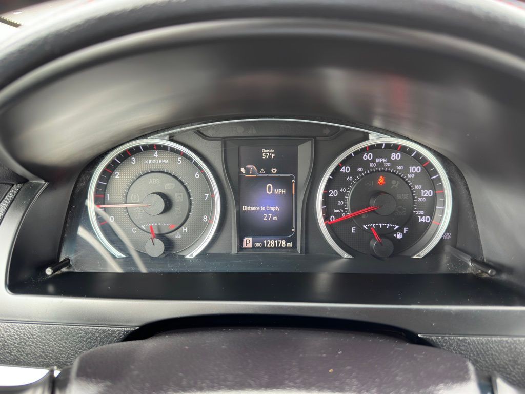 2017 Toyota Camry Image 15