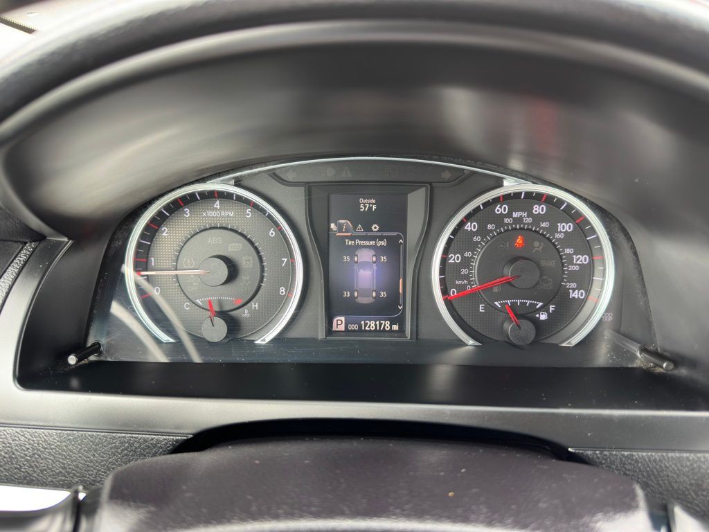 2017 Toyota Camry Image 17
