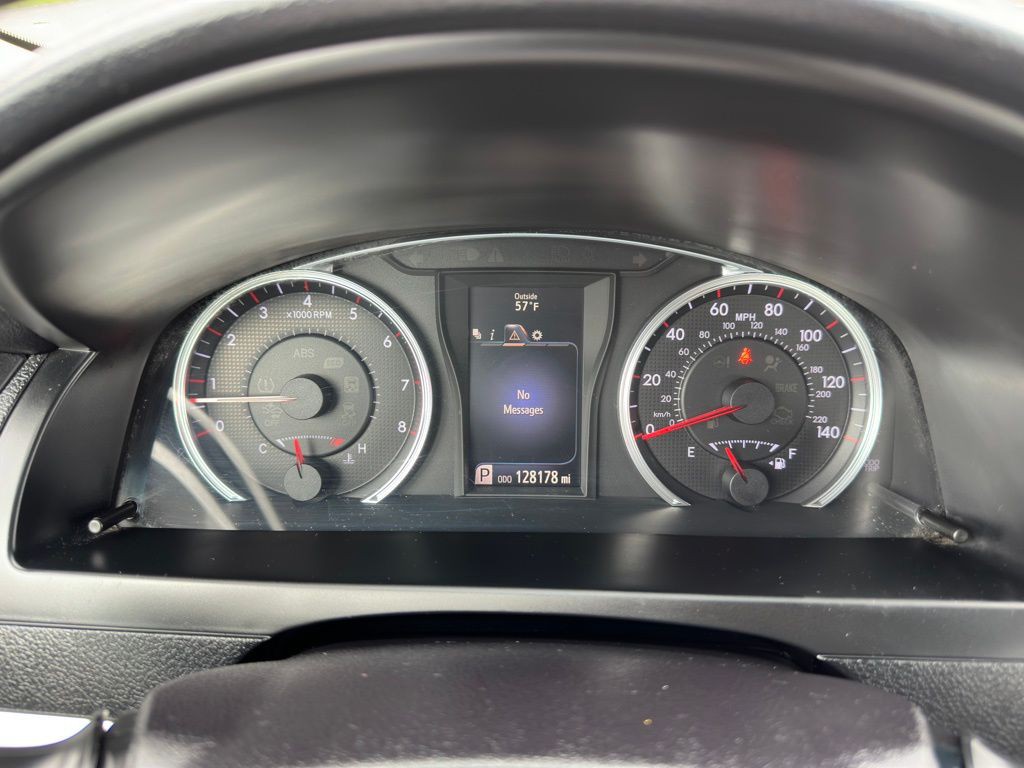 2017 Toyota Camry Image 18