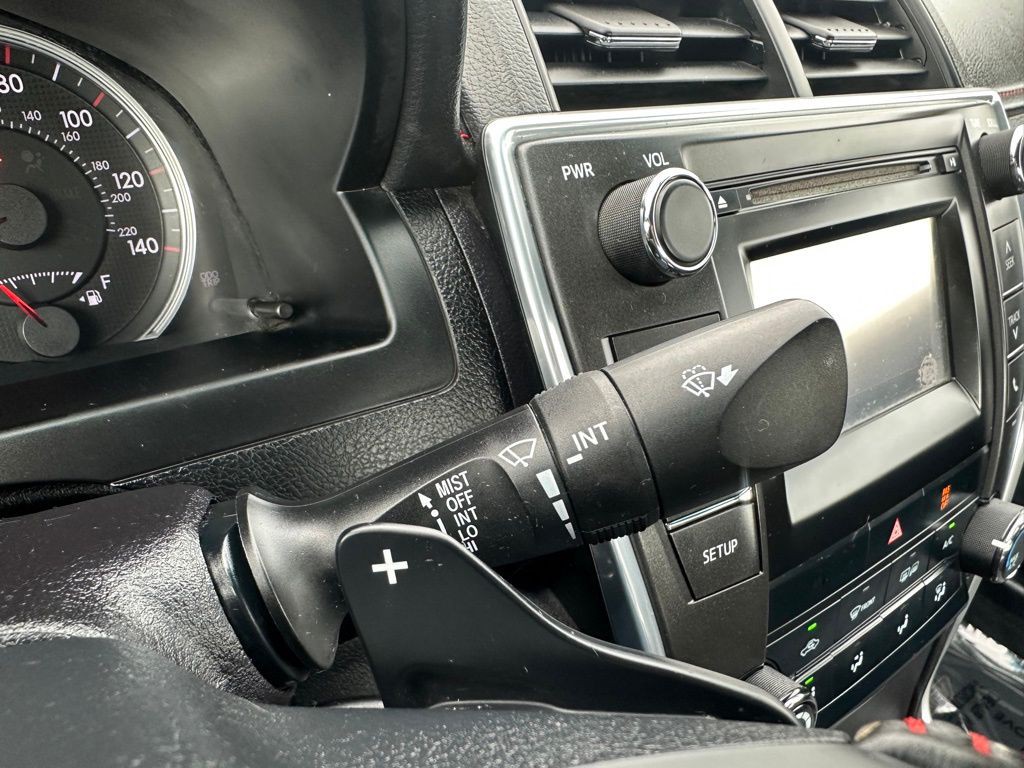 2017 Toyota Camry Image 19