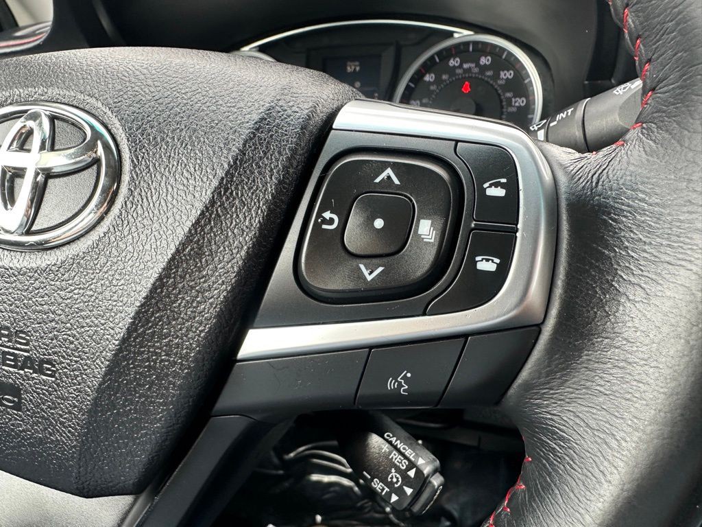 2017 Toyota Camry Image 21