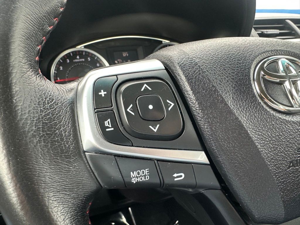 2017 Toyota Camry Image 22