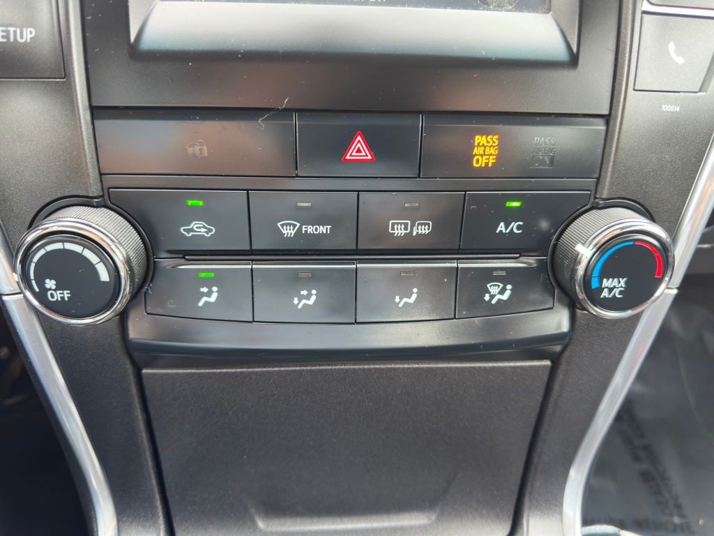 2017 Toyota Camry Image 28