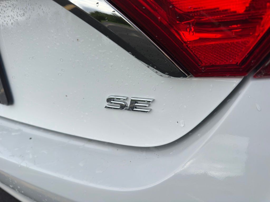 2017 Toyota Camry Image 31