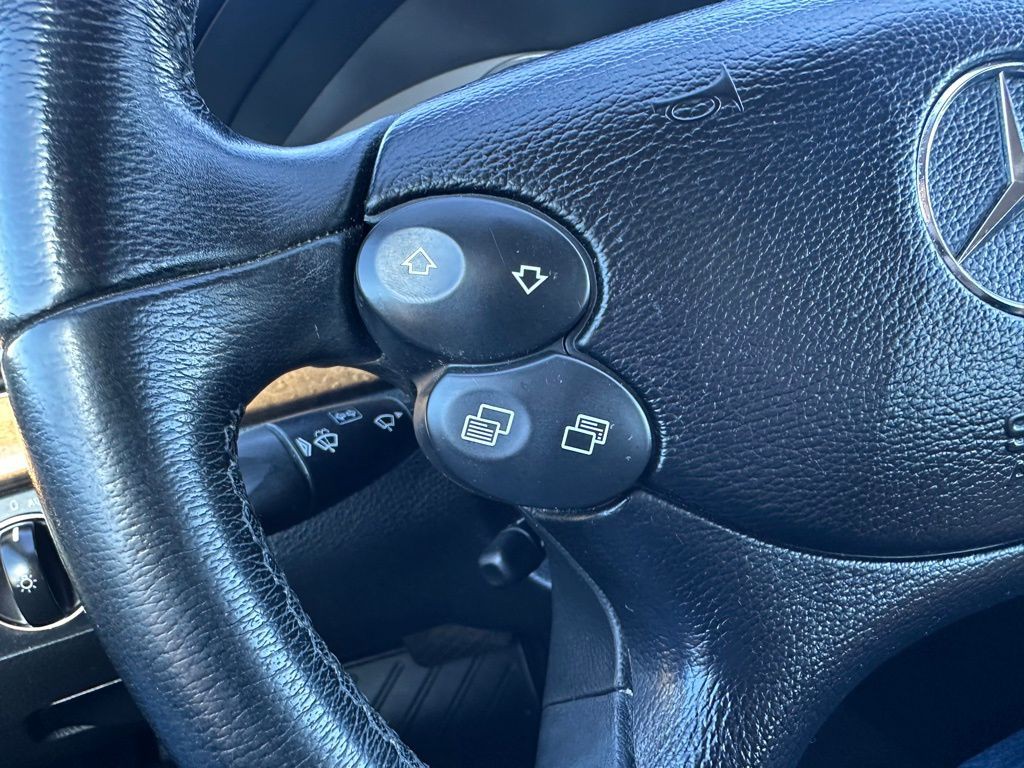 2008 Mercedes-Benz E-Class Image 21