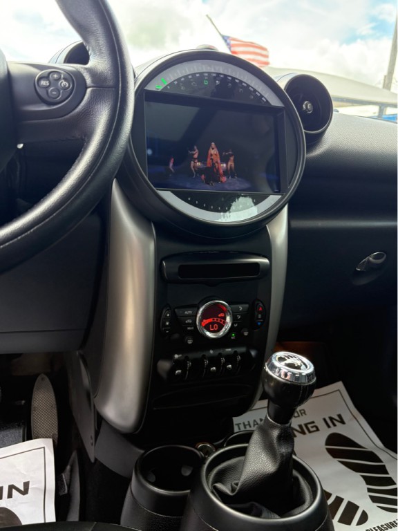 2015 MINI Cooper Image 3