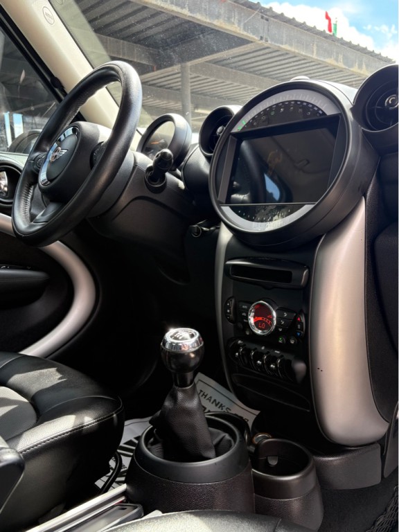 2015 MINI Cooper Image 5