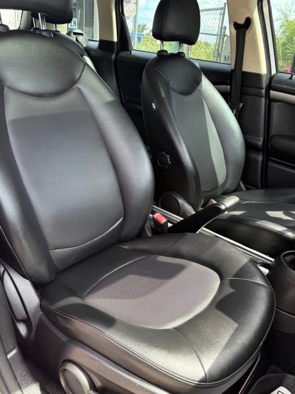 2015 MINI Cooper Image 6