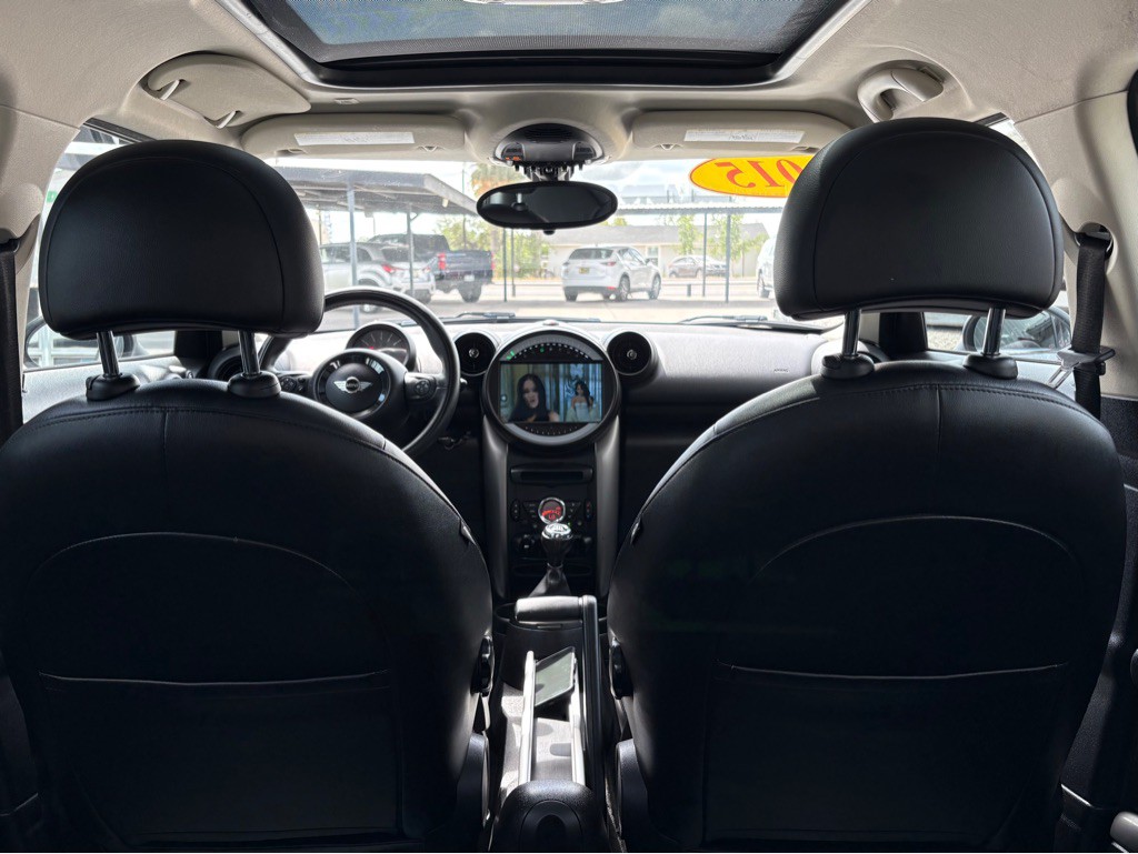 2015 MINI Cooper Image 12