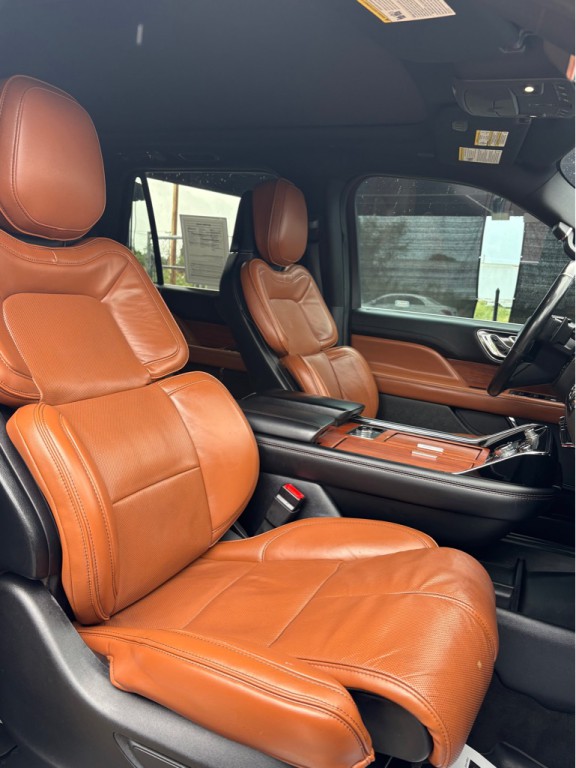 2019 Lincoln Navigator Image 6