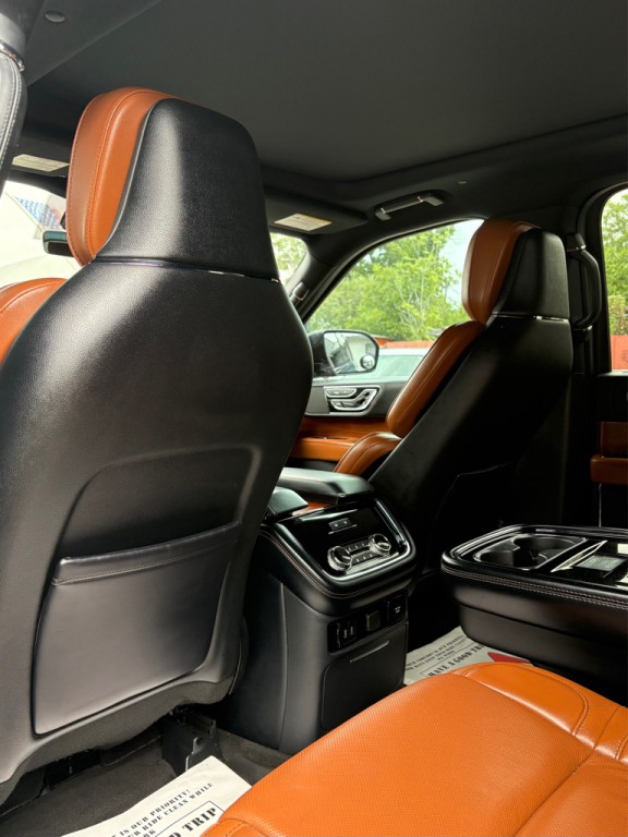 2019 Lincoln Navigator Image 8