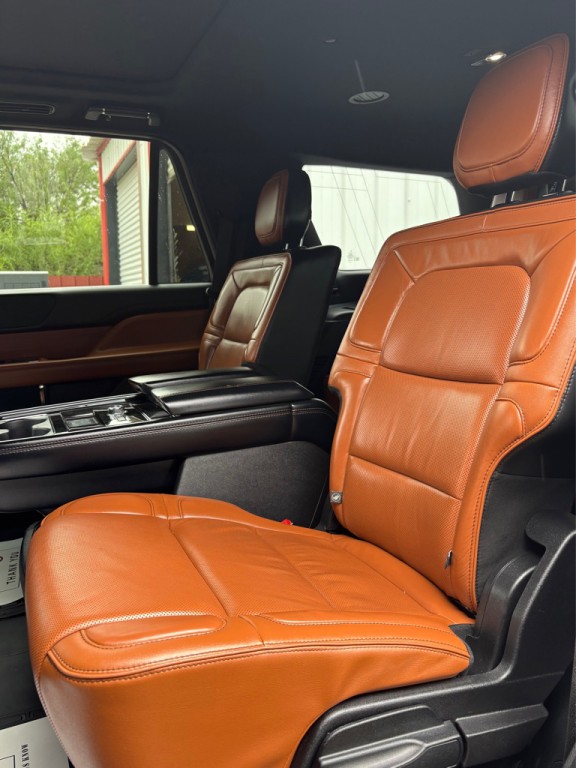 2019 Lincoln Navigator Image 10