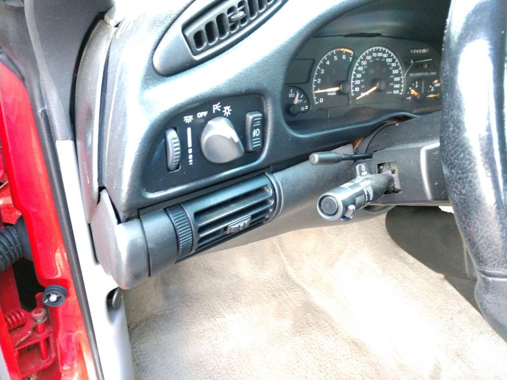 1995 Chevrolet Camaro Image 20