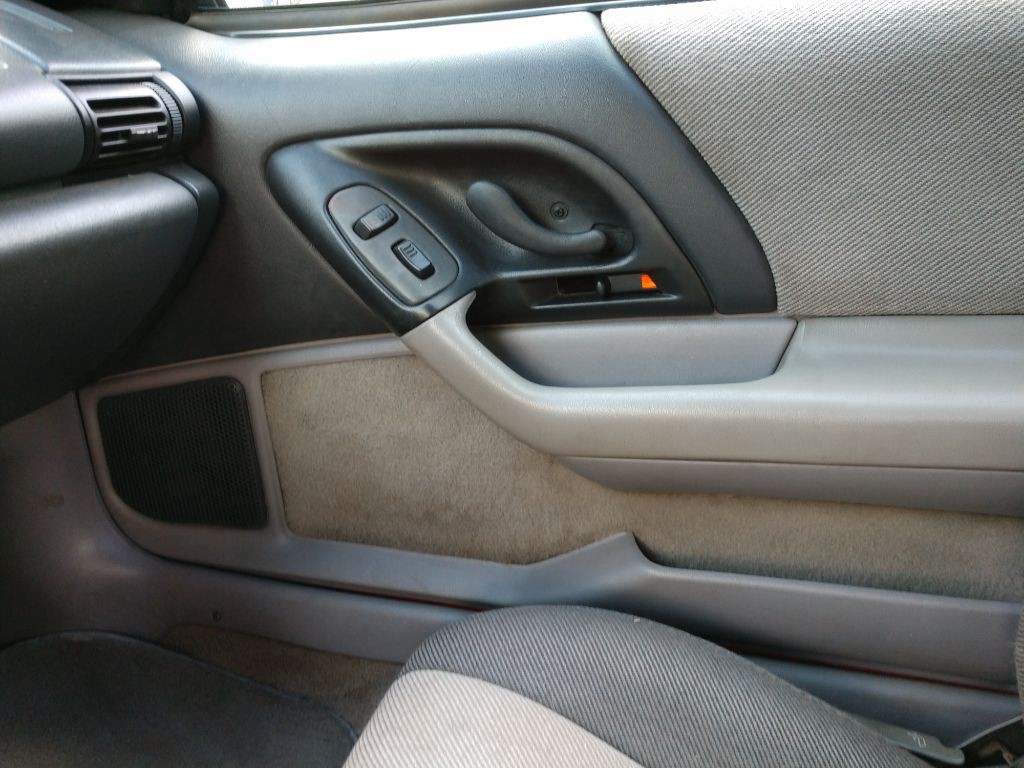 1995 Chevrolet Camaro Image 22