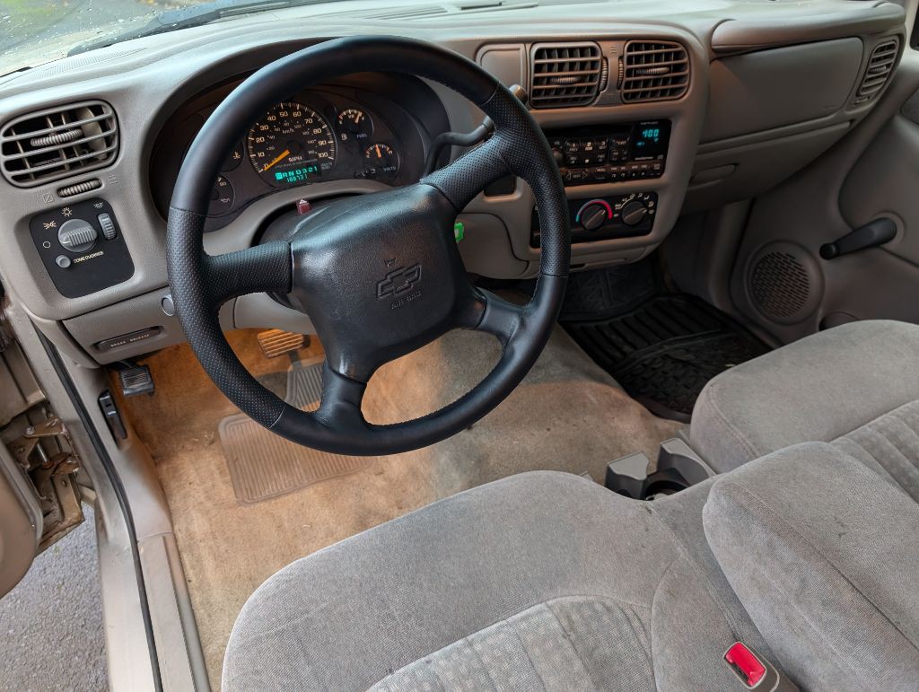 2000 Chevrolet S10 Image 8