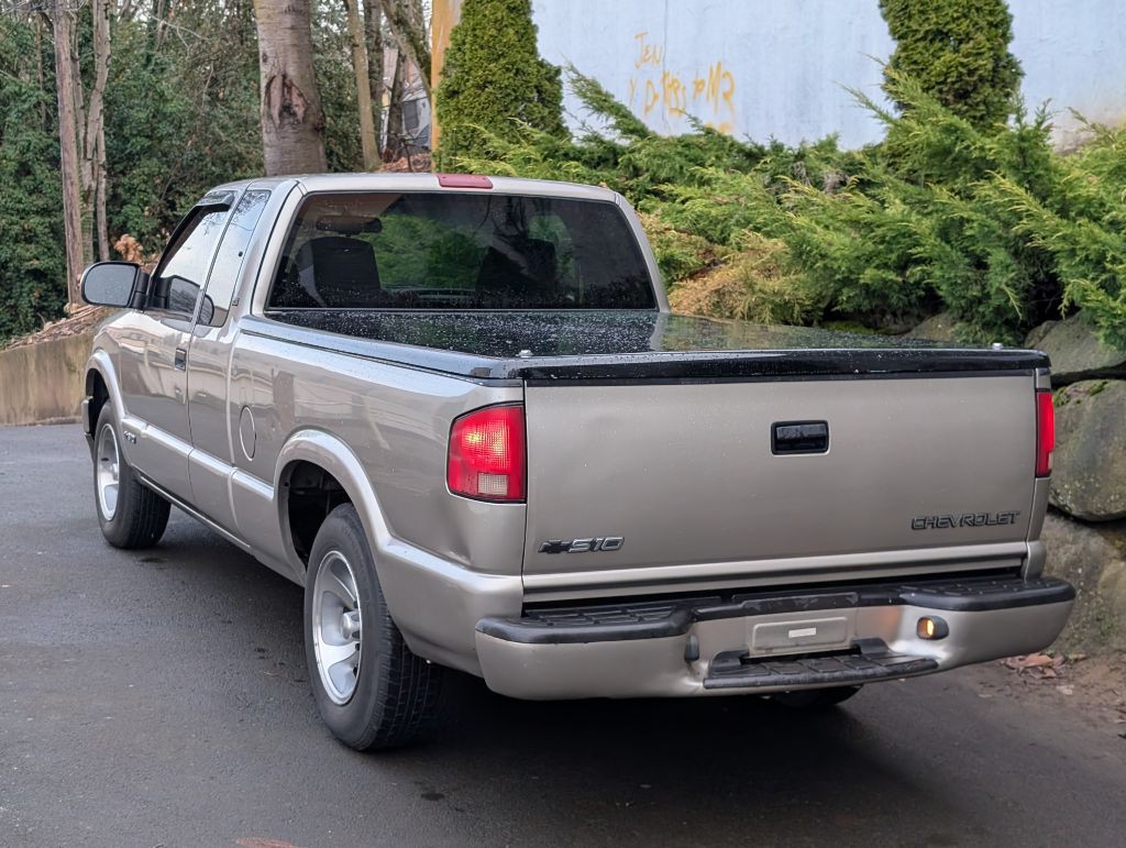 2000 Chevrolet S10 Image 3