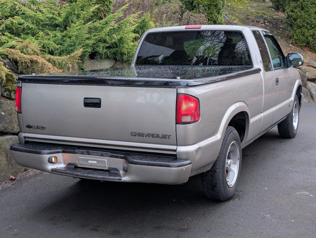 2000 Chevrolet S10 Image 4