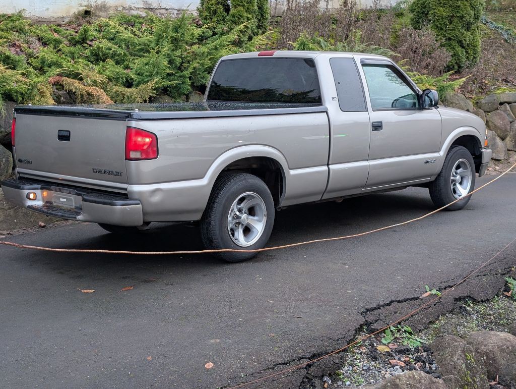 2000 Chevrolet S10 Image 6
