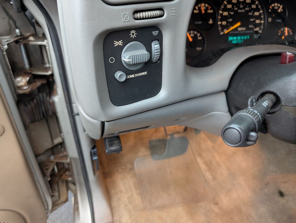 2000 Chevrolet S10 Image 12