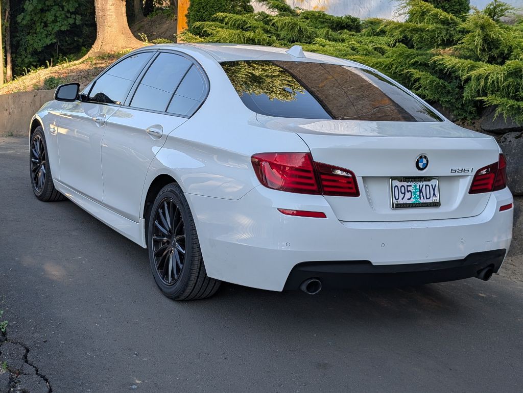 2013 BMW 5 Series Image 1
