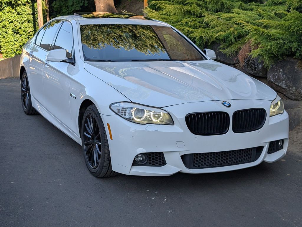 2013 BMW 5 Series Image 2