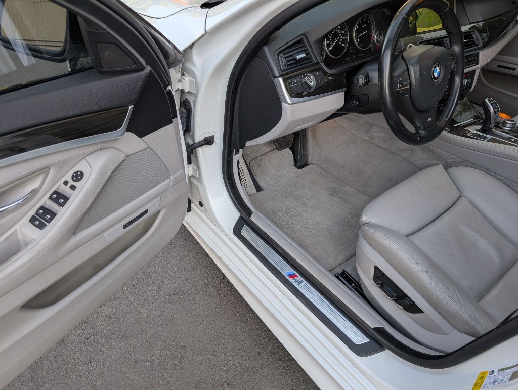 2013 BMW 5 Series Image 10
